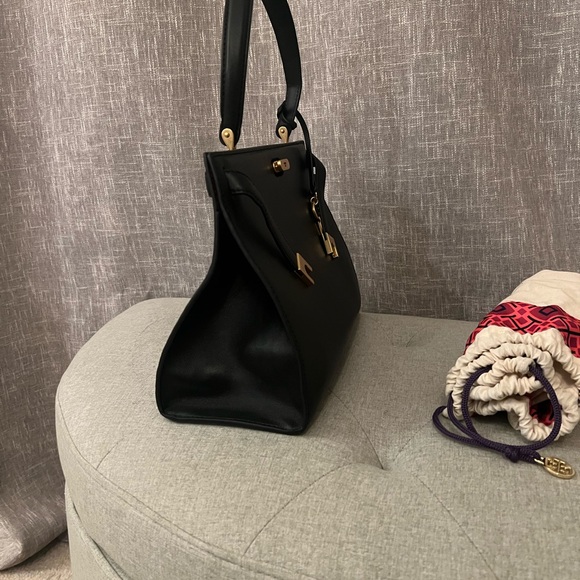 Tory Burch Authentic elegant bag black with gold hardware - Picture 4 of 8